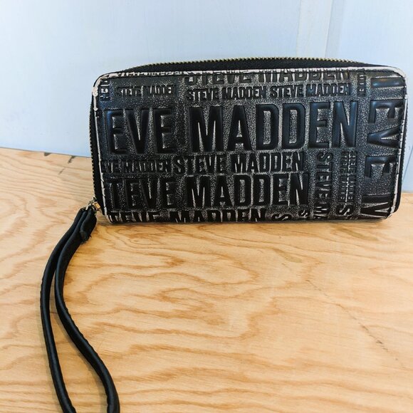 Steve Madden Wristlet - Picture 3 of 4